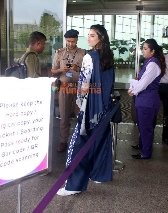 photos athiya shetty arbaaz khan and others snapped at the airport 7