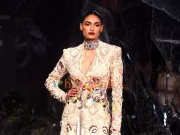Photos: Athiya Shetty walks the ramp for Anamika Khanna at India Couture Week 2023