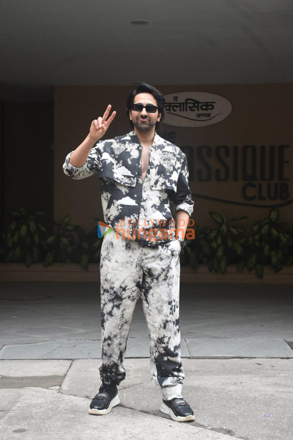photos ayushmann khurrana and ananya panday snapped promoting dream girl 2 4