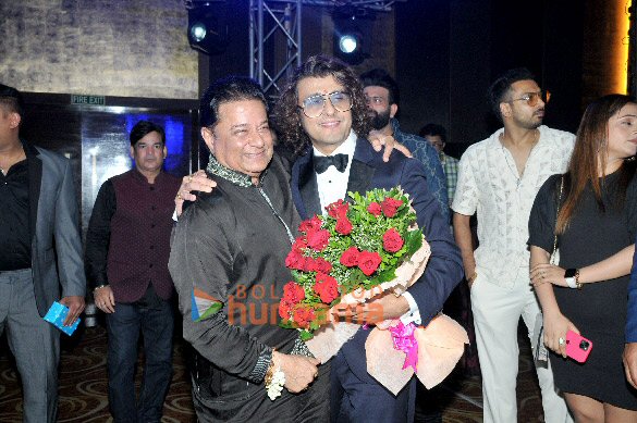 photos celebs snapped at sonu nigams 50th birthday celebrations at sahara star 20