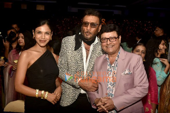 photos celebs snapped at sonu nigams 50th birthday celebrations at sahara star 28