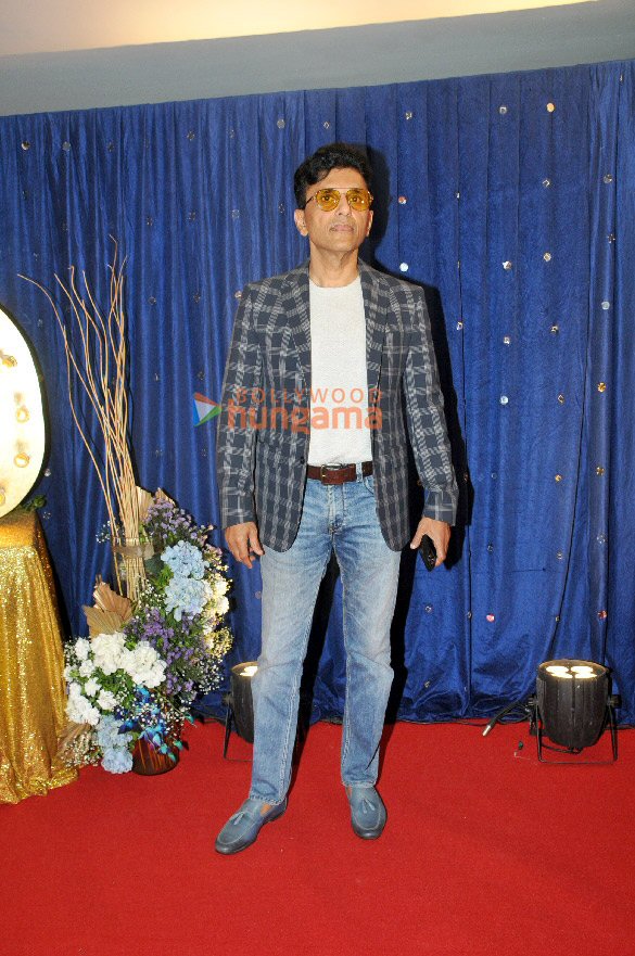 photos celebs snapped at sonu nigams 50th birthday celebrations at sahara star 8