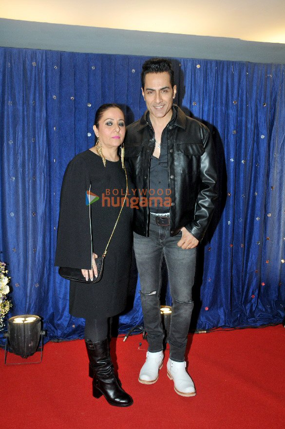 photos celebs snapped at sonu nigams 50th birthday celebrations at sahara star 9