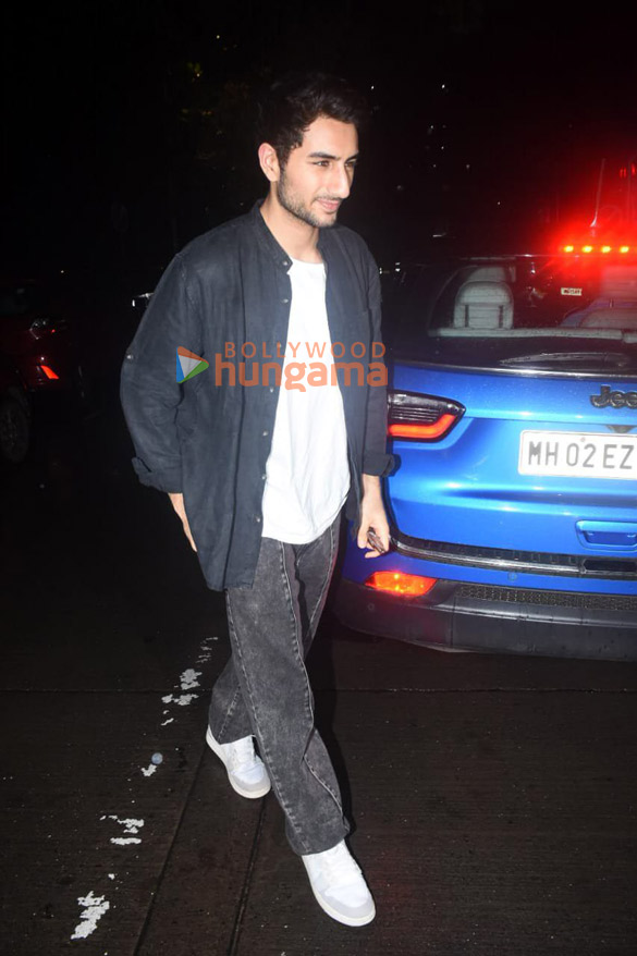 photos ibrahim ali khan and palak tiwari spotted at juhu pvr 5