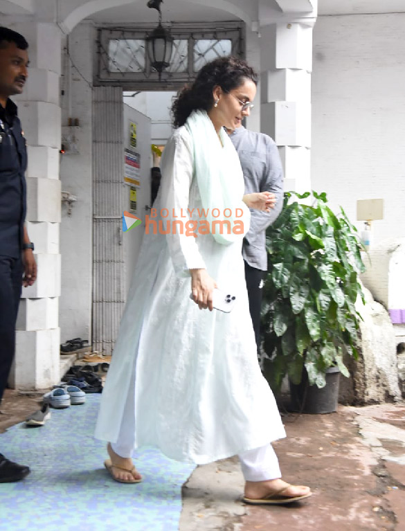 Photos: Kangana Ranaut snapped outside a dance class in Khar