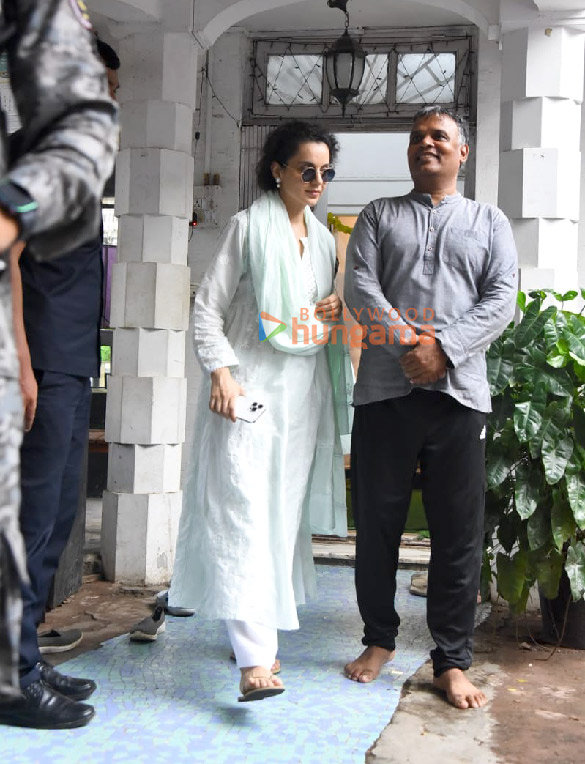photos kangana ranaut snapped outside a dance class in khar 3
