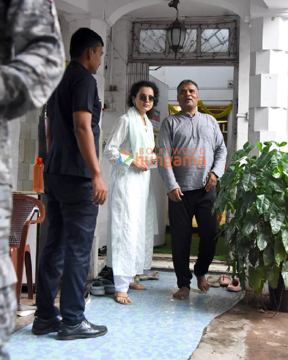 photos kangana ranaut snapped outside a dance class in khar 5
