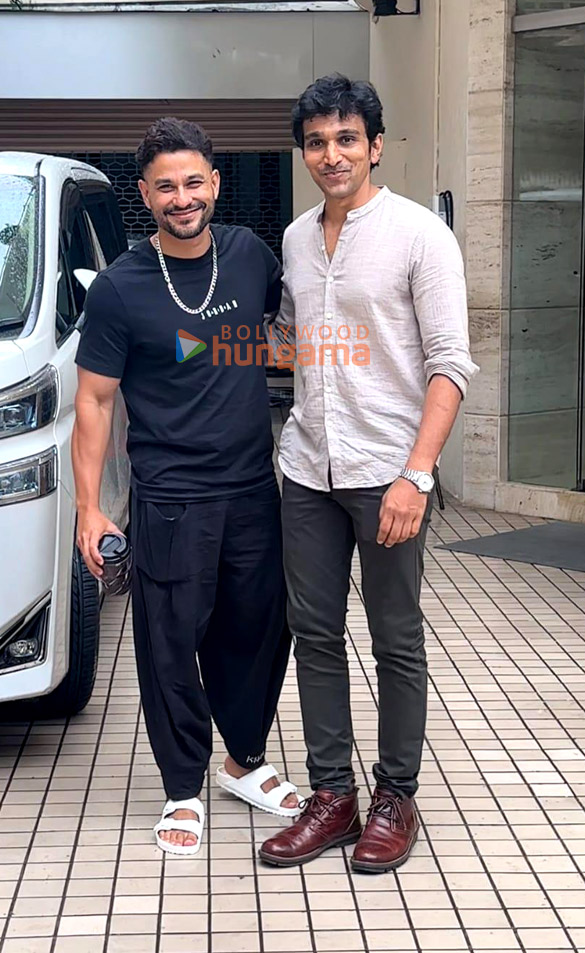 photos kunal kemmu and pratik gandhi snapped outside a dubbing studio in bandra 4