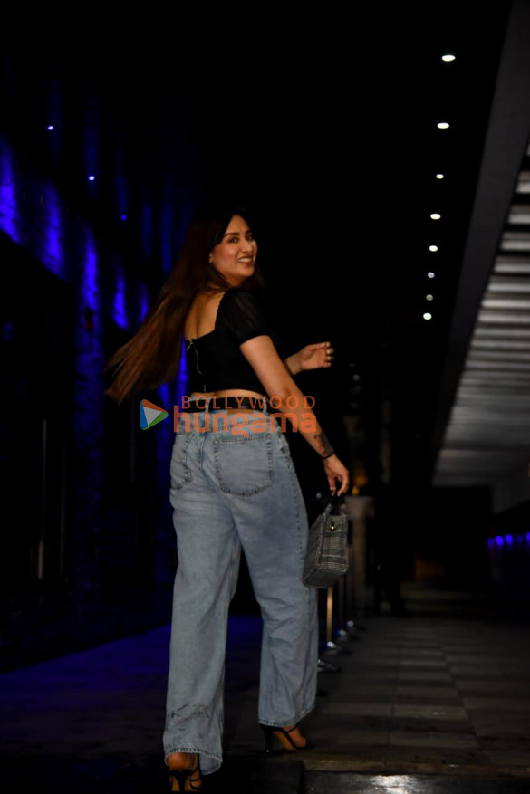 photos mahira sharma snapped in bandra 4