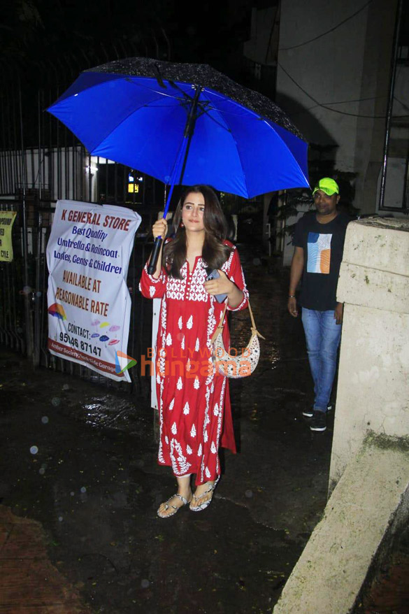 photos nupur sanon snapped outside a salon in juhu 4