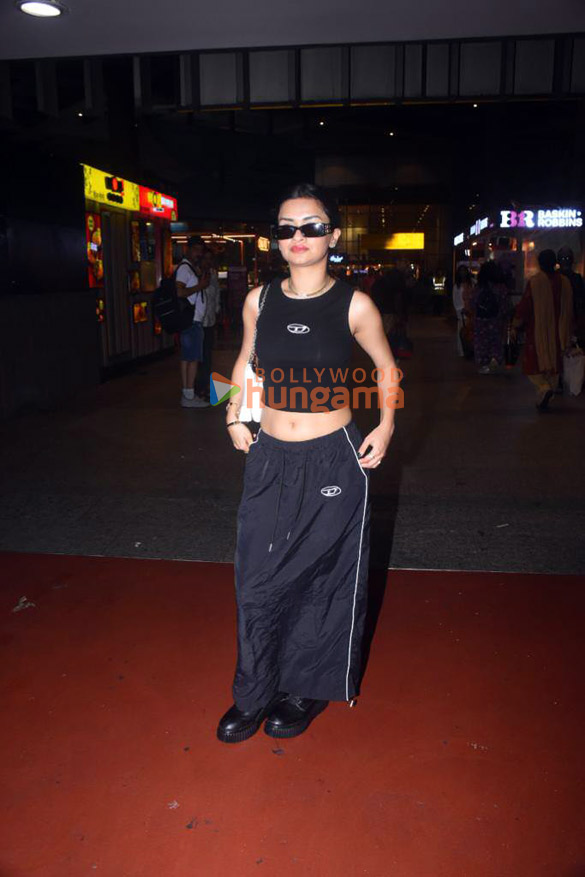 photos rakul preet singh and avneet kaur snapped at the airport 4 2