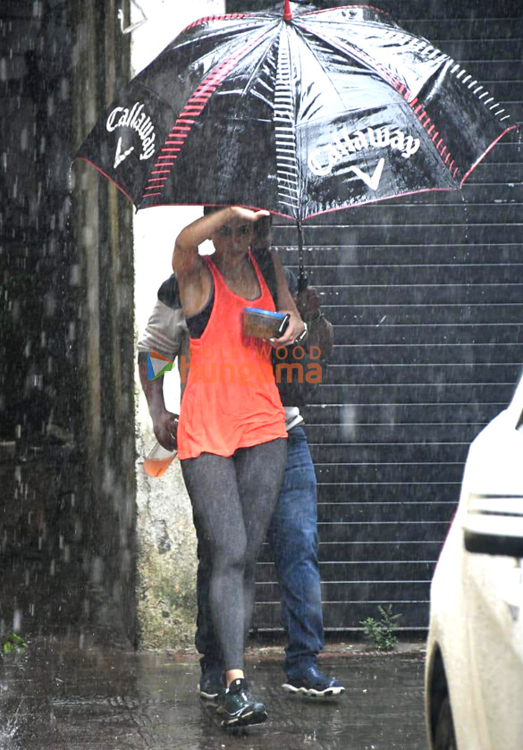 photos rakul preet singh snapped outside a dance class 2