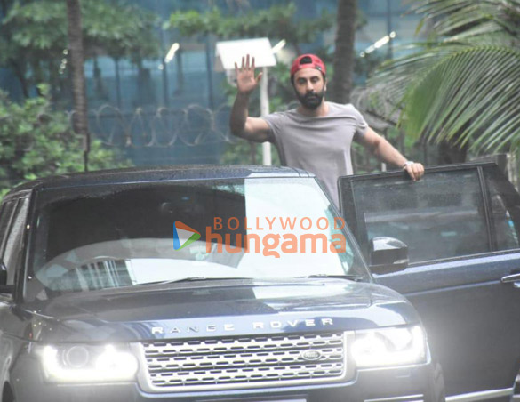 Photos: Ranbir Kapoor snapped at T-Series office in Andheri Photos: Ranbir Kapoor snapped at T-Series office in Andheri