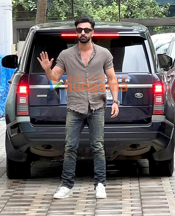 photos ranbir kapoor snapped at t series office in andheri 4 7
