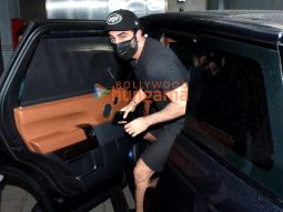 Photos: Ranbir Kapoor snapped in Khar