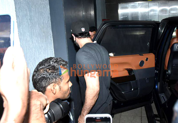 photos ranbir kapoor snapped in khar 4