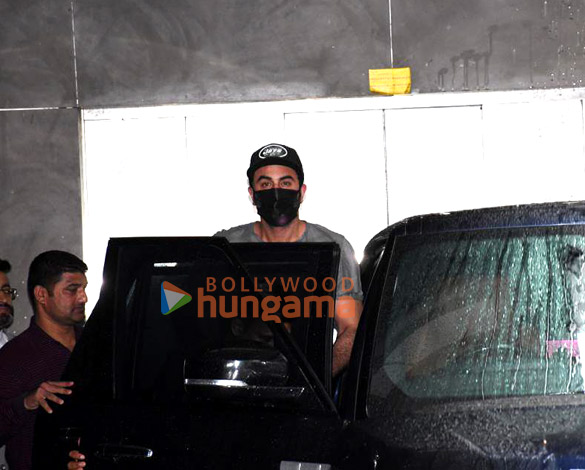 photos ranbir kapoor spotted at clinic in khar 3