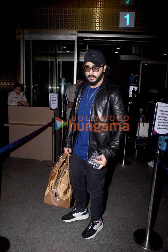 photos ranveer singh alia bhatt deepika padukone and arjun kapoor snapped at the airport 3