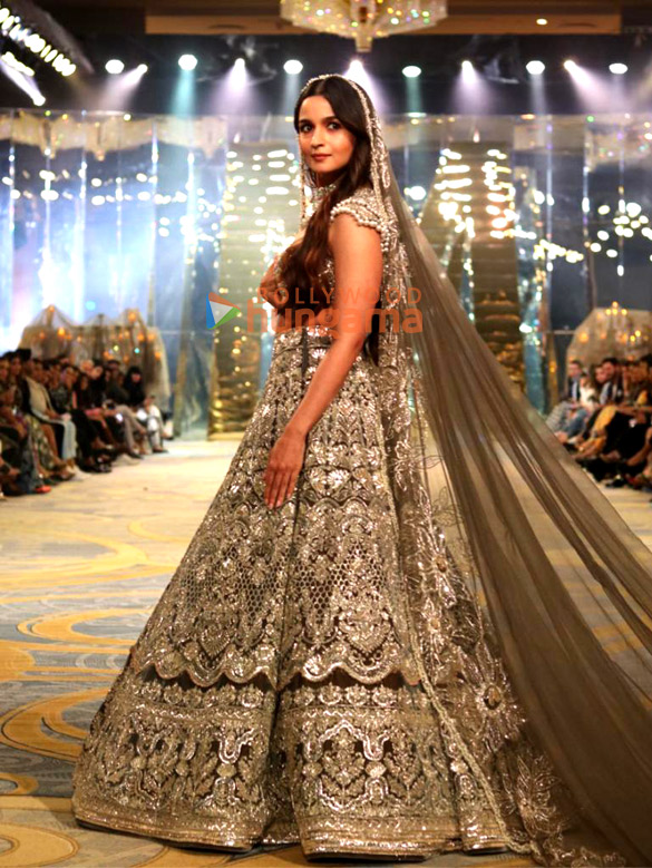 photos ranveer singh alia bhatt and other celebs snapped at the bridal couture show 2023 organized by manish malhotra in mumbai 3