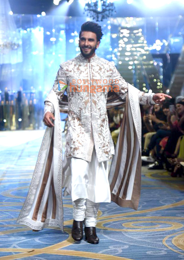 photos ranveer singh alia bhatt and other celebs snapped at the bridal couture show 2023 organized by manish malhotra in mumbai 4