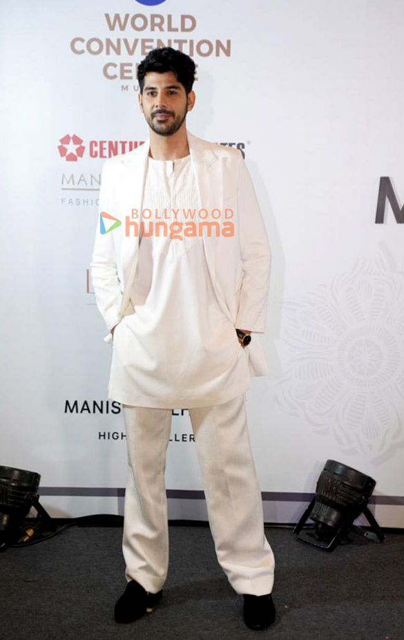 photos ranveer singh alia bhatt and other celebs snapped at the bridal couture show 2023 organized by manish malhotra in mumbai1 27