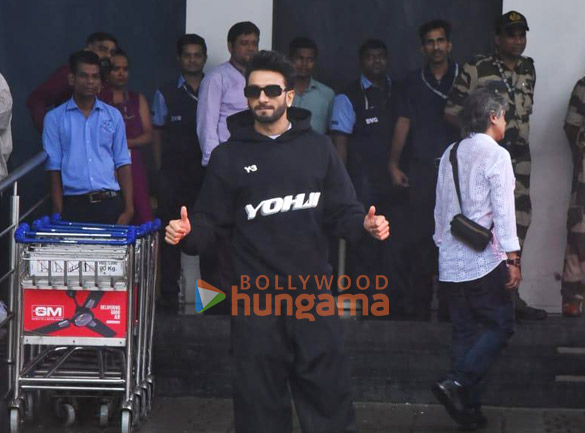photos ranveer singh and alia bhatt return to mumbai after promoting rocky aur rani kii prem kahaani in jaipur and chandigarh 6