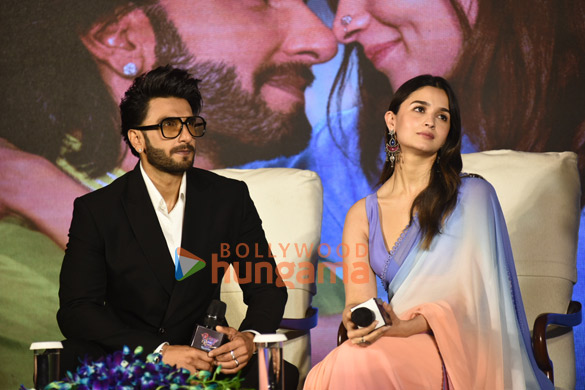 photos ranveer singh and alia bhatt snapped promoting their film rocky aur rani kii prem kahaani 7