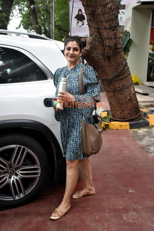 Photos: Raveena Tandon snapped in Khar Photos: Raveena Tandon snapped in Khar