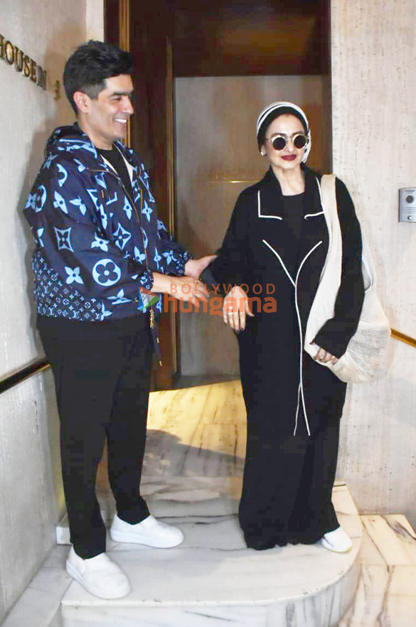 photos rekha snapped at manish malhotras house in bandra 1 2