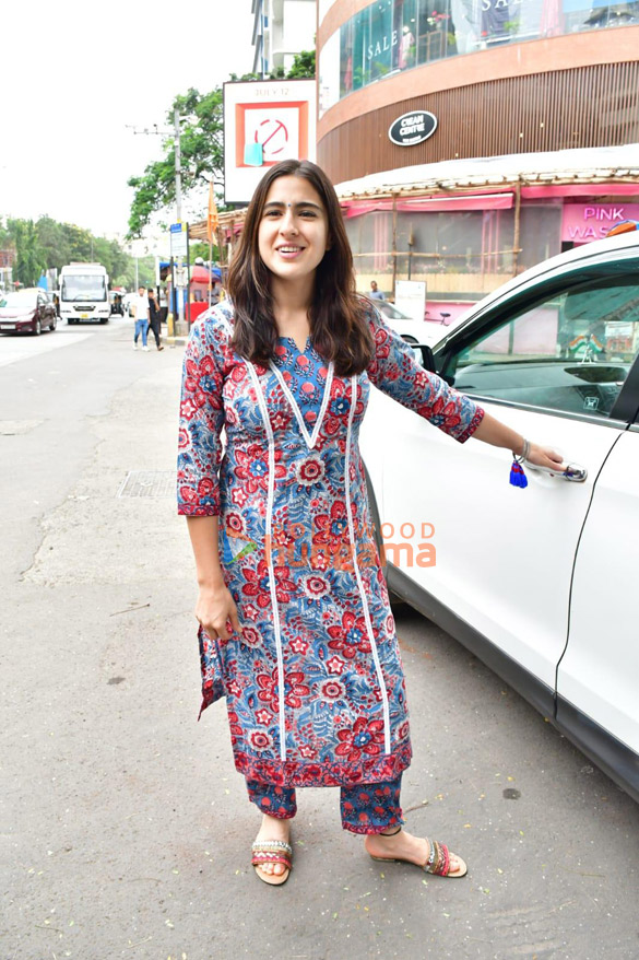 photos sara ali khan snapped at kromakay salon in juhu 112 1