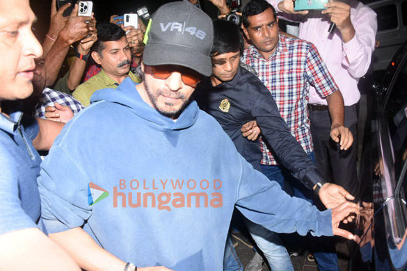 photos shah rukh khan gauri khan ranveer singh and others snapped at the airport 5
