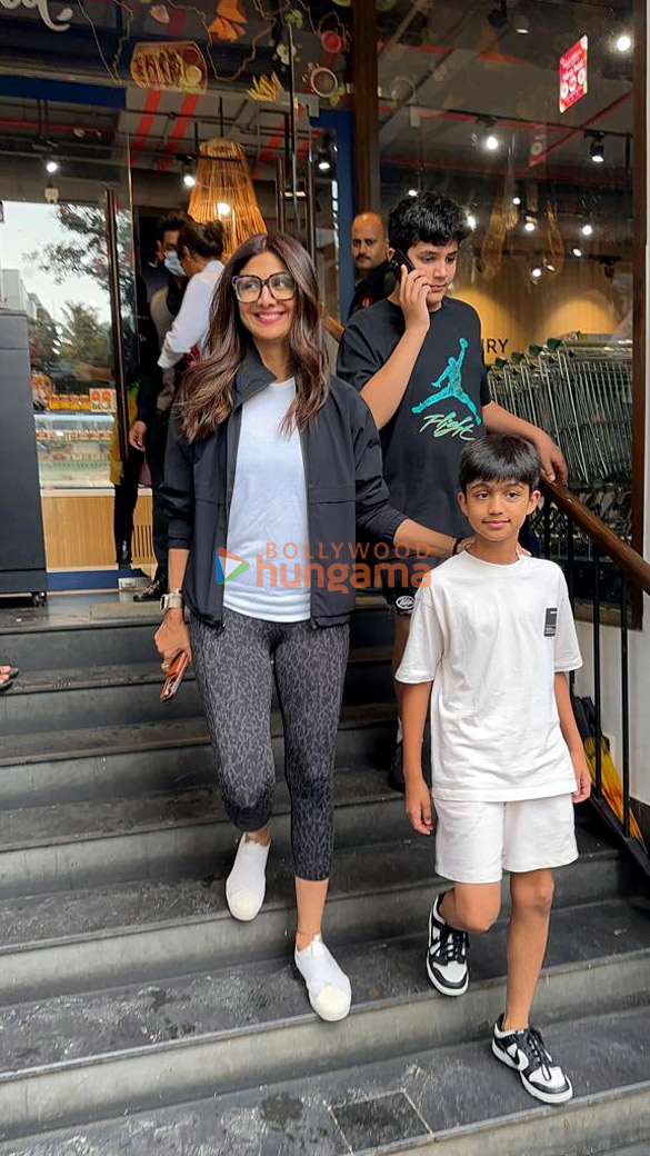 photos shilpa shetty snapped in juhu 2 6