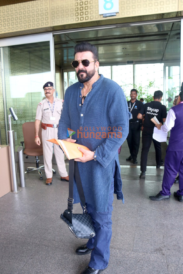 photos shraddha kapoor rakul preet singh avneet kaur and others snapped at the airport1 3