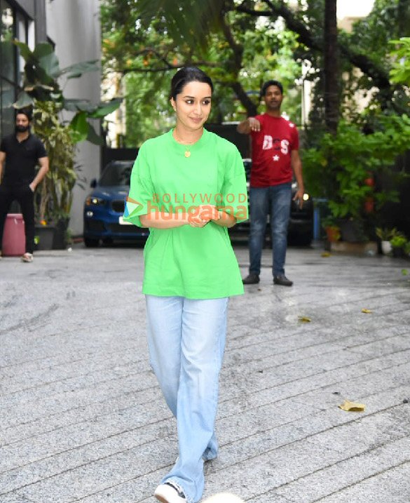 photos shraddha kapoor snapped outside maddock office 2 2
