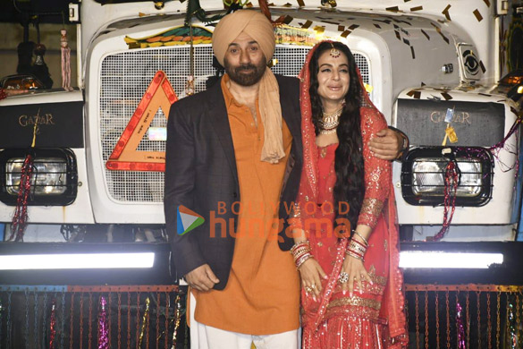 photos sunny deol ameesha patel and others grace the trailer launch of gadar 2 5