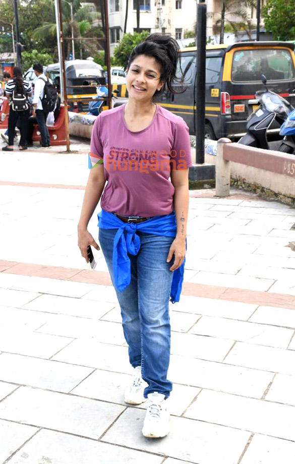 photos tanishaa mukerji spotted during a beach clean up drive at carter road 4 3