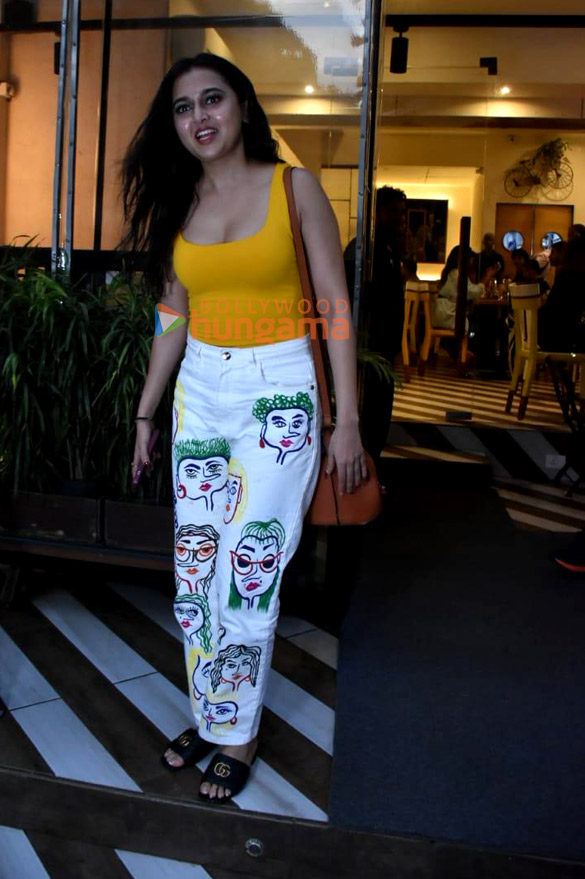 Photos: Tejasswi Prakash snapped at Farmers’ Cafe in Bandra Photos: Tejasswi Prakash snapped at Farmers’ Cafe in Bandra