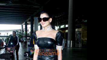 Photos: Urvashi Rautela, Kunal Kemmu and others snapped at the airport