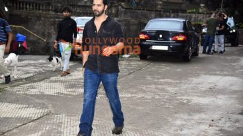 Photos: Varun Dhawan snapped in Bandra