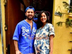 Photos: Vatsal Sheth and Ishita Dutta snapped outside a restaurant in Juhu