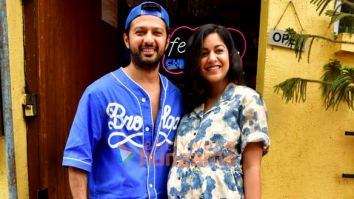 Photos: Vatsal Sheth and Ishita Dutta snapped outside a restaurant in Juhu