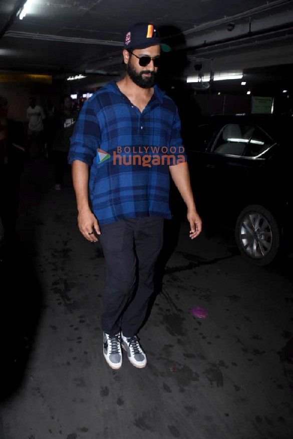 photos vicky kaushal snapped at the airport 4 2