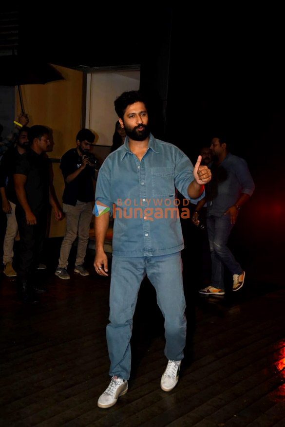 Photos: Vicky Kaushal snapped in Bandra Photos: Vicky Kaushal snapped in Bandra
