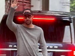 Ranbir Kapoor waves at paps as he gets clicked in the city
