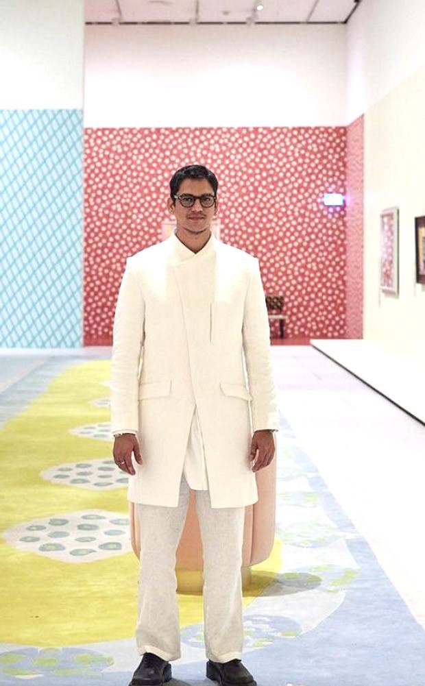 Dapper Vijay Varma slays in white as he explores Melbourne with 'Darlings' director, Jasmeet K Reen