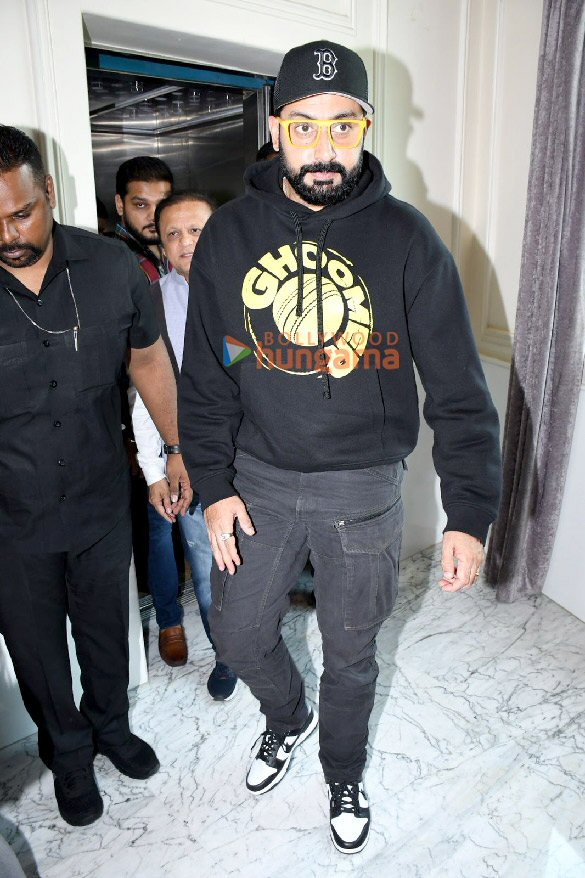 photos abhishek bachchan r balki saiyami kher angad bedi snapped at le reve theater 8