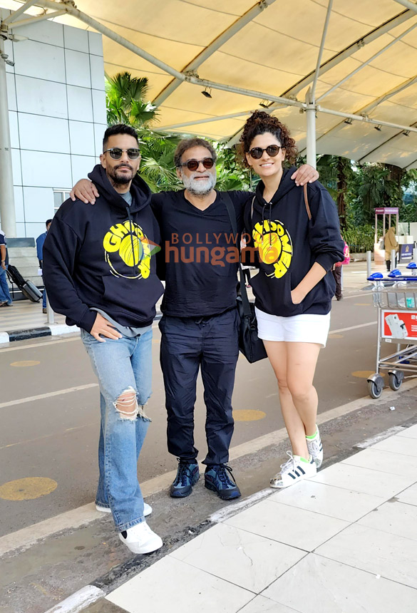 photos abhishek bachchan saiyami kher angad bedi and r balki snapped at the airport 2