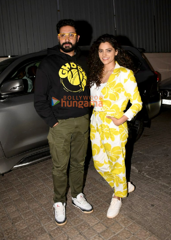photos abhishek bachchan and saiyami kher snapped promoting ghoomer at pvr juhu 1