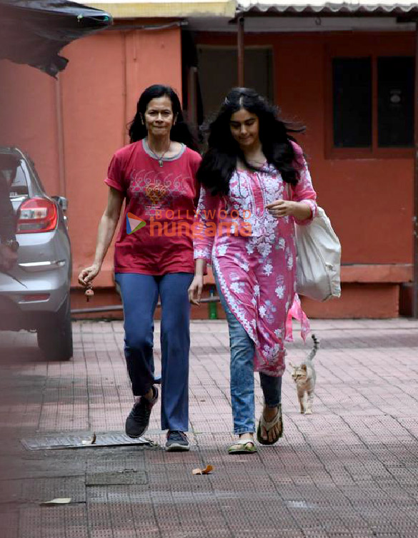 Photos: Adah Sharma snapped outside Mount Blanc Apartments, Bandra Photos: Adah Sharma snapped outside Mount Blanc Apartments, Bandra