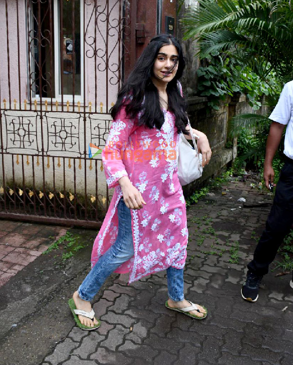 photos adah sharma snapped outside mount blanc apartments bandra 5